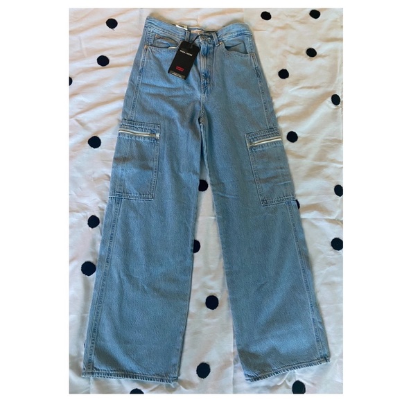 Leviβs High Loose Cargo Jeans NWT Size 28 - Picture 12 of 16